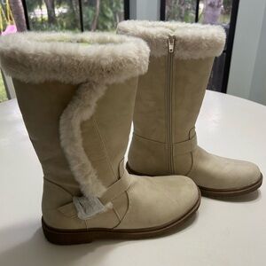 New  Unr8ed Edison  faux fur boot size 5-7